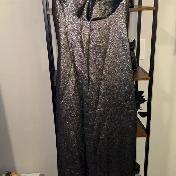 🟤🟤Solace London Metallic Silver Halter Top Gown - Picture 5 of 10